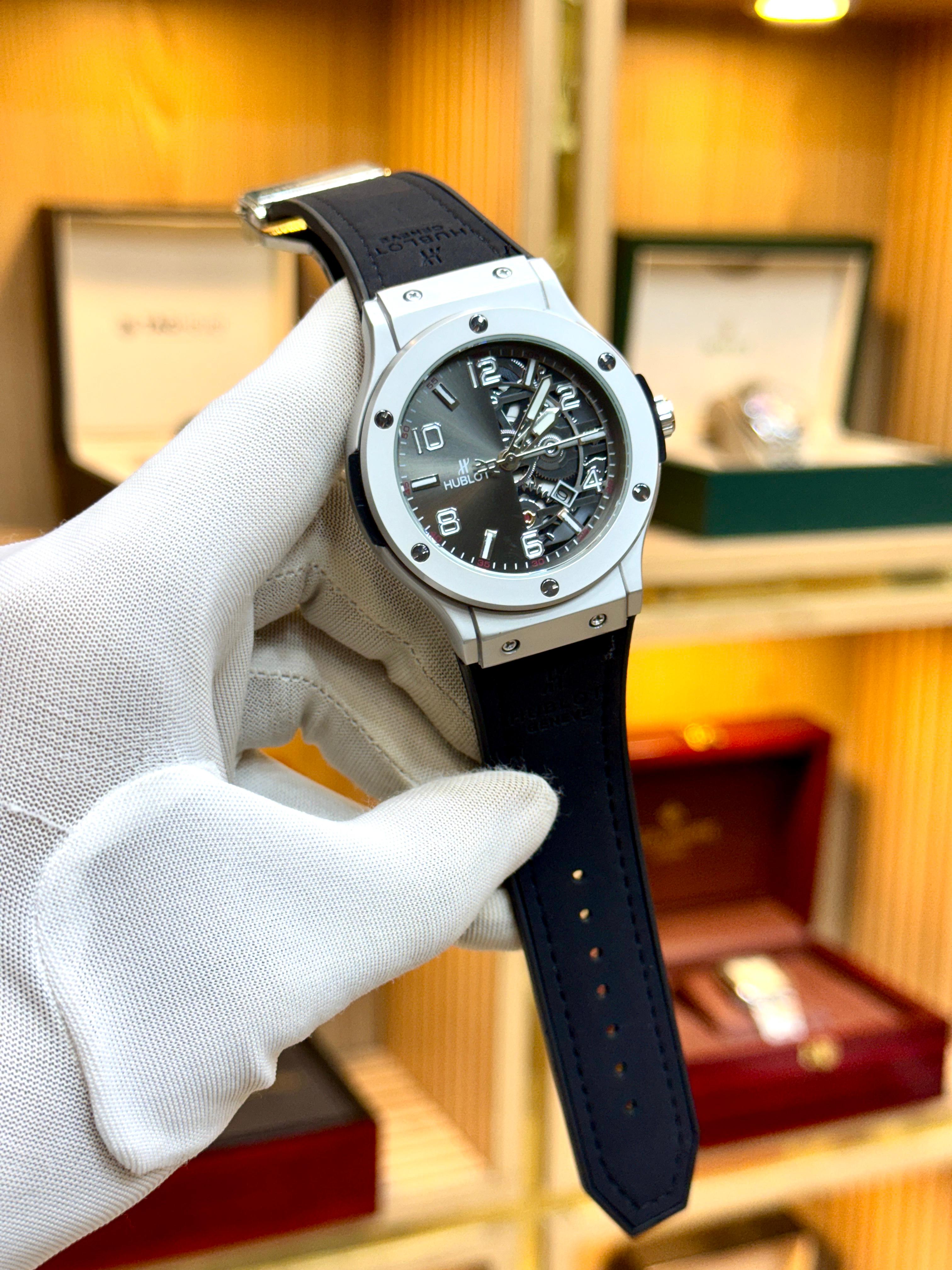HUBLOT LEATHER QUARTZ MOVEMENT WATCH